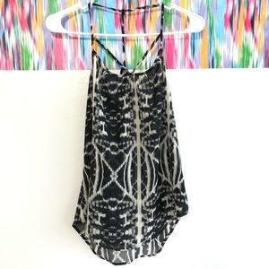 🦋 3/$15 Express black & wht tank -XS